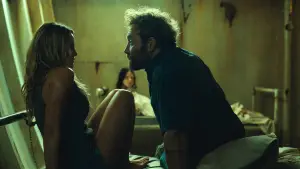 Задник до фильму"Небезпечна тварина" #552634