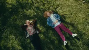 Задник до фильму"How to Be Normal and the Oddness of the Other World" #781579