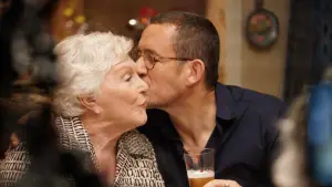 Задник до фильму"Від сім’ї не втечеш" #415147