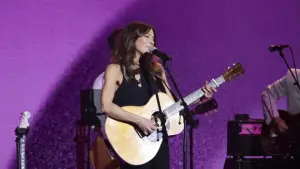 Задник до фильму"La fête de la chanson française - 20 ans d