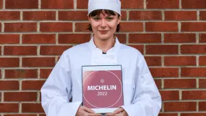 Задник до фильму"Crudo" #464101