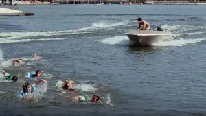 Задник до фильму"Щелепи 3" #699278