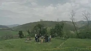 Задник до фильму"E se ora, lontano - Un