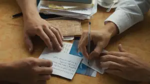 Задник до фильму"Holding the Man" #755331