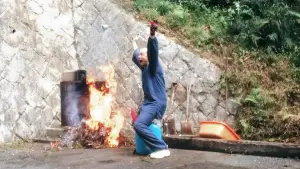 Задник до фильму"Crows Are White" #769657