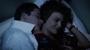 Задник до фильму"Одружена з мафією" #723475