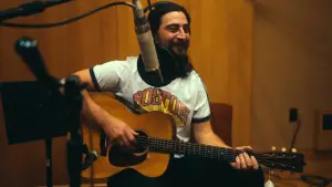 Задник до фильму"Noah Kahan: Out of Body" #773577