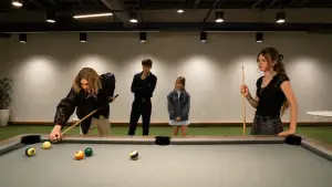 Задник до фильму"Behind the 8 Ball" #825744