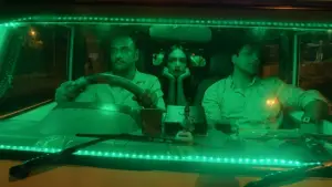 Задник до фильму"শ্রীস্বপনকুমারের বাদামী হায়নার কবলে" #763325