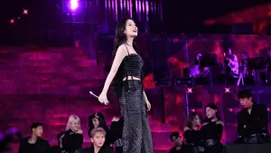 Задник до фильму"2024 IU HEREH WORLD TOUR CONCERT IN SEOUL" #871973