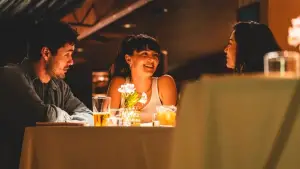 Задник до фильму"Кохатися втрьох" #521617