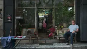 Задник до фильму"Louis Theroux: The Settlers" #784024