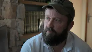 Задник до фильму"Louis Theroux: The Settlers" #784033