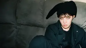 Задник до фильму"j-hope IN THE BOX" #919315