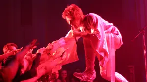 Відео до фільму Девід Бові: Історія людини з зірок | ДЕВІД БОУЇ: ІСТОРІЯ ЛЮДИНИ З ЗІРОК / STARDUST, офіційний український трейлер, 2021