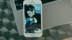 Задник до фильму"Усім хлопцям: P.S. Досі кохаю" #812341