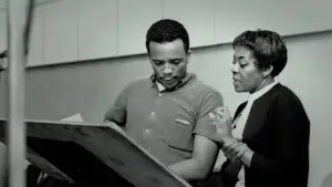 Задник до фильму"Quincy Jones, Music Man" #937581