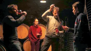 Задник до фильму"Що нас пов