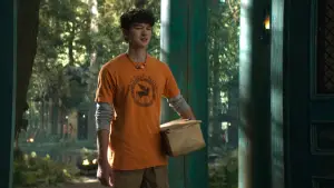 Задник до фильму"A Hero