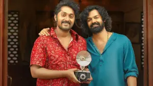 Відео до фільму Varshangalkku Shesham | Madhu Pakaroo | Varshangalkku Shesham |Pranav | Amrit Ramnath | Vineeth | Visakh | Merryland Cinemas