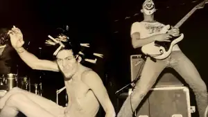 Задник до фильму"Butthole Surfers: The Hole Truth and Nothing Butt" #885616