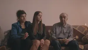 Задник до фильму"Something Familiar" #810355