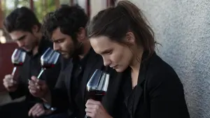 Задник до фильму"Що нас пов