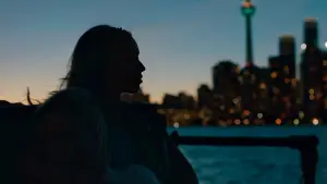 Задник до фильму"Нижче її губ" #772067