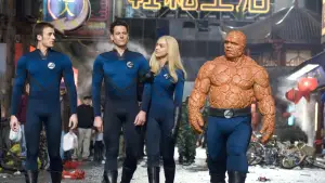 Задник до фильму"Фантастична четвірка: Вторгнення Срібного серфера" #634195