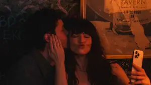 Задник до фильму"Кохатися втрьох" #521643