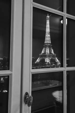 Постер до фільму "Just Leave"