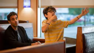 Задник до фильму"Езра: Неналежна поведінка" #663333