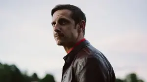 Задник до фильму"Ми всі незнайомці" #189631