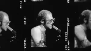 Задник до фильму"Elton John: Never Too Late" #792381