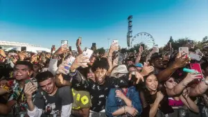 Задник до фильму"Фіаско: Трагедія на фестивалі Astroworld" #789740