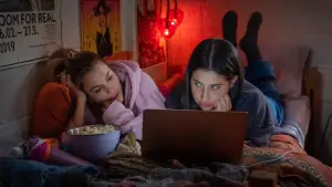 Задник до фильму"Сусідки по кімнаті" #775001