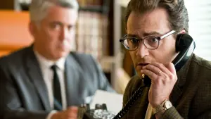 Задник до фильму"Серйозна людина" #266003