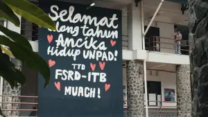 Задник до фильму"Dilan ITB 1997" #817780