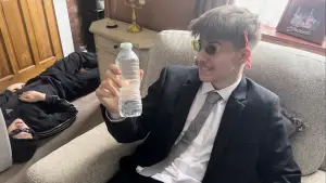 Задник до фильму"One Bottle After Another" #851493