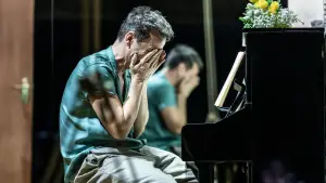 Задник до фильму"National Theatre Live: Vanya" #757968