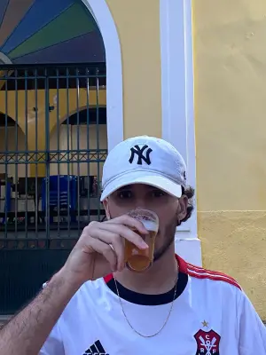Por Que Os Sabiás Cantam À Noite?