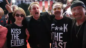 Задник до фильму"Kiss the Future" #758239