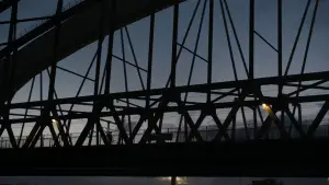 Задник до фильму"Дуже далеко" #692859