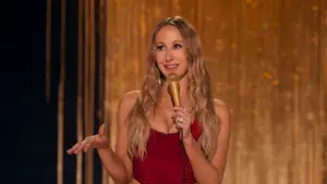 Задник до фильму"Nikki Glaser: Good Girl" #818496