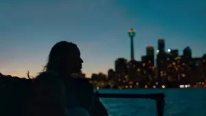 Задник до фильму"Нижче її губ" #772078