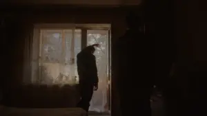 Задник до фильму"Надто Близько" #476835