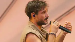 Задник до фильму"Jérémy Frerot au F