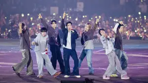 Задник до фильму"BTS World Tour ‘Arirang’ in Busan: Live Viewing" #831666