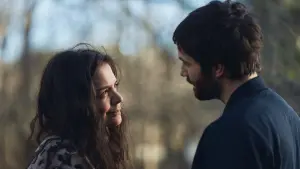 Задник до фильму"Самотні разом" #425402