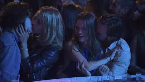 Задник до фильму"Ця незручна мить" #407419